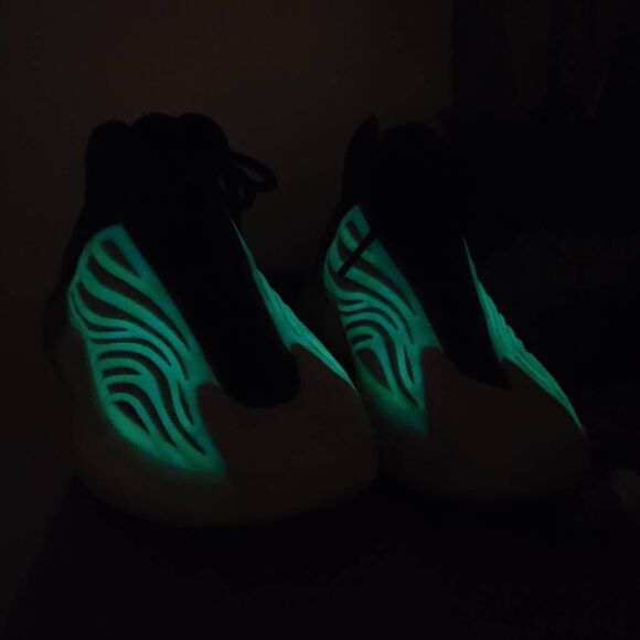 ADIDAS YEEZY Frozen Blue QNTM Sneakers Sz 8 Glow in the Dark Lace Up GZ8872 - Picture 1 of 11